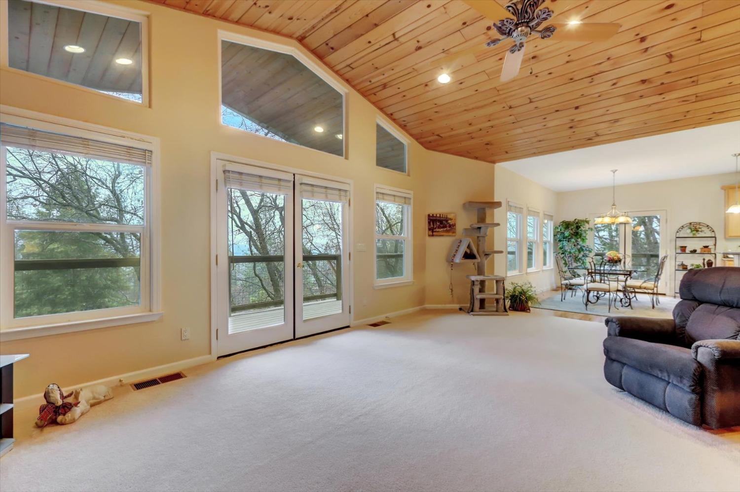 17036 Alice Way Grass Valley, CA 95949 - Photo 10 of 58 a big room with windows