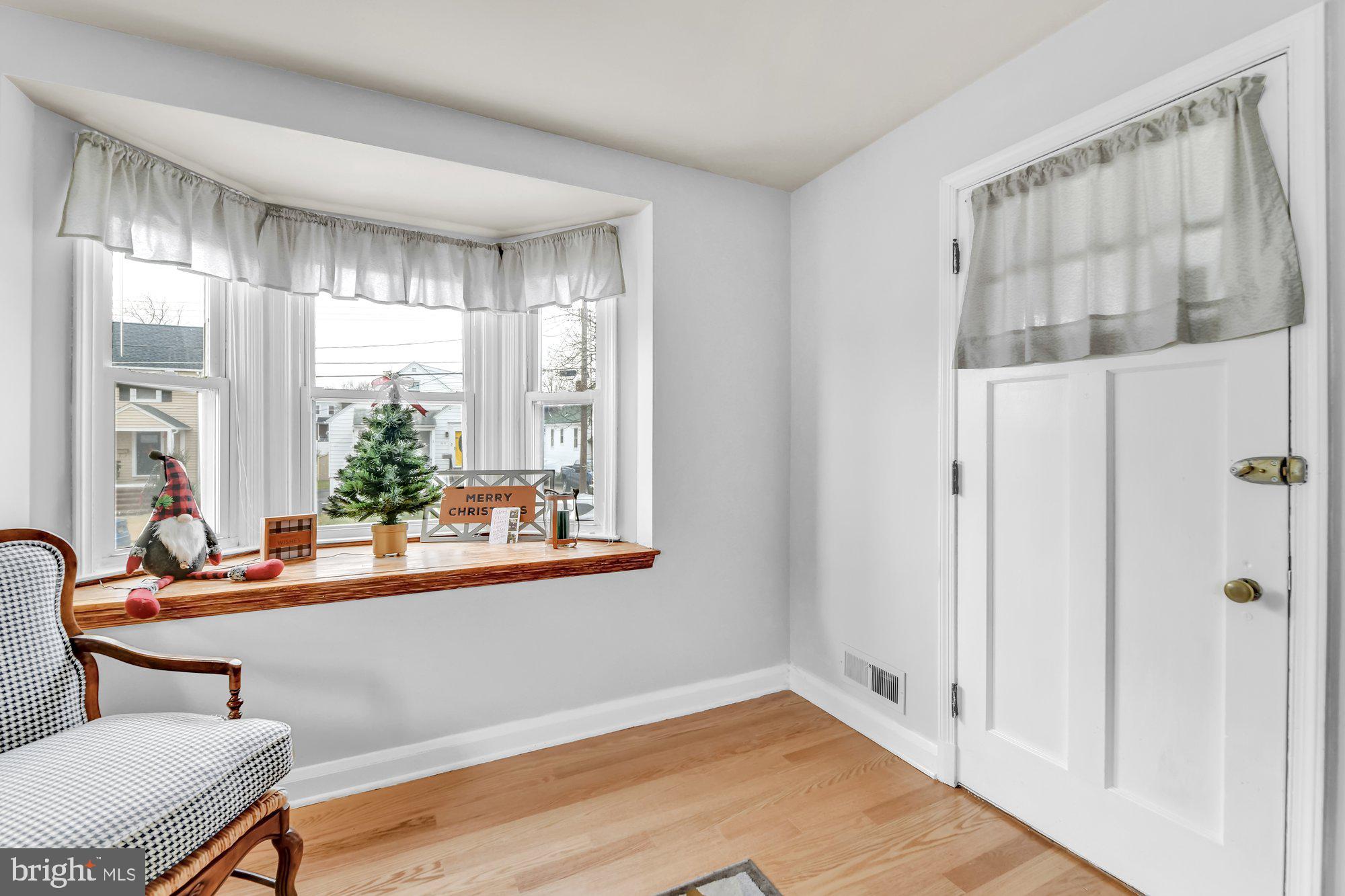 3030 Parktowne Road Baltimore, MD 21234 - Photo 6 of 20 Sitting room with bay window