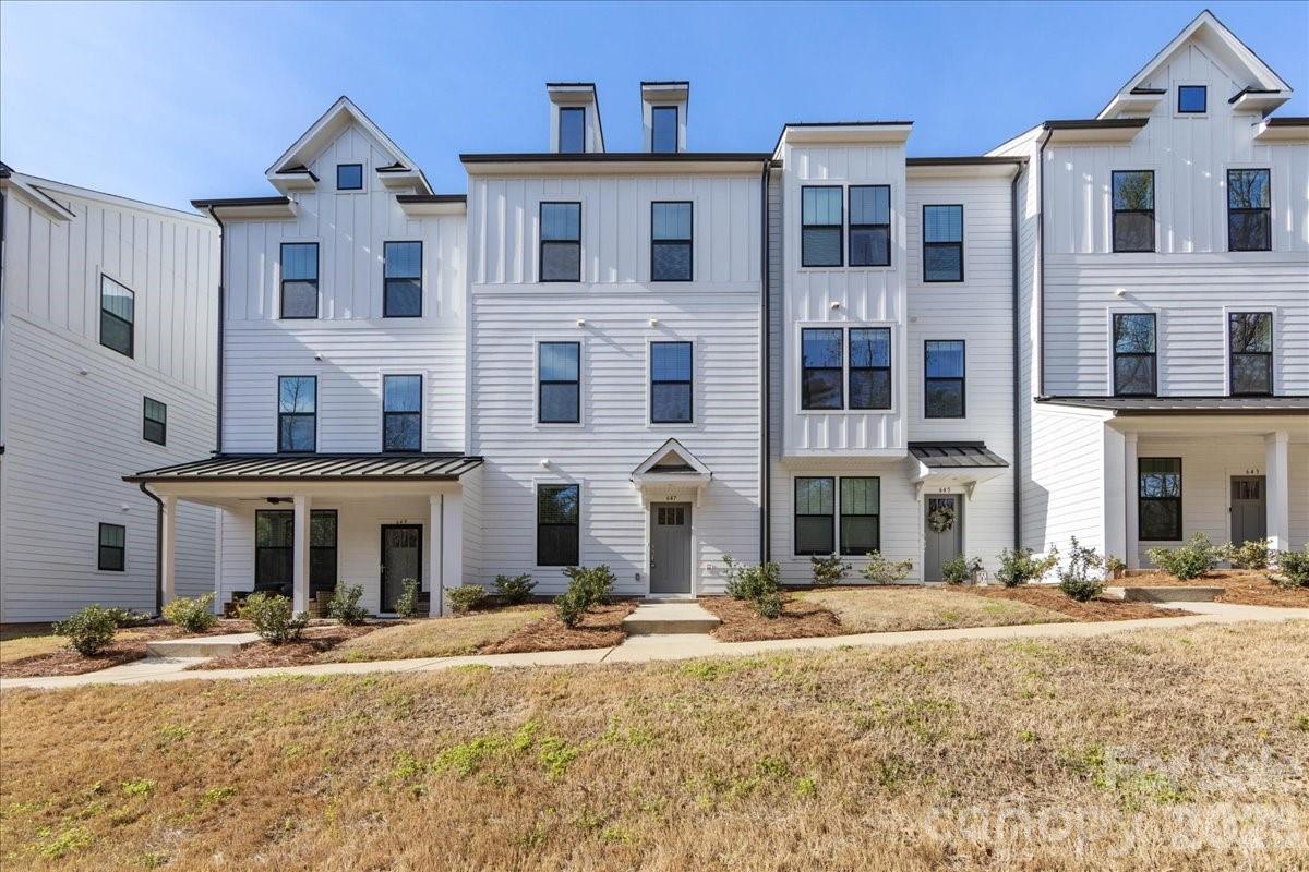 647 District Court Fort Mill, SC 29708 - Photo 1 of 48