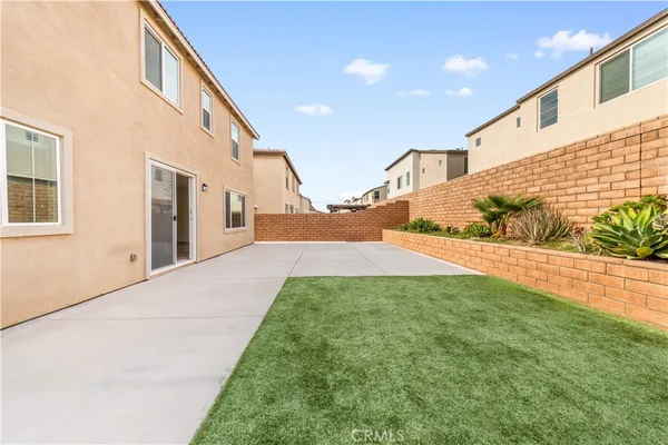 a view of an house with backyard and road