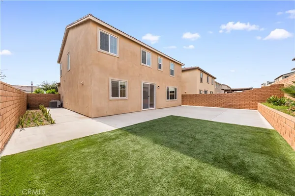 a view of a back yard of the house