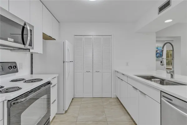 $238,000 | 38 Plantation Drive, Unit 201, Vero Beach, FL 32966