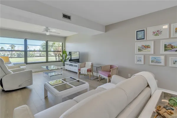 $238,000 | 38 Plantation Drive, Unit 201, Vero Beach, FL 32966