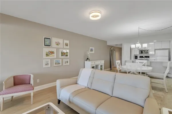 $238,000 | 38 Plantation Drive, Unit 201, Vero Beach, FL 32966