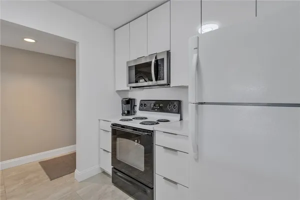 $238,000 | 38 Plantation Drive, Unit 201, Vero Beach, FL 32966