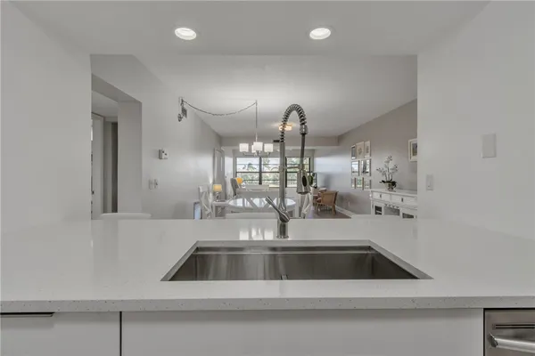 $238,000 | 38 Plantation Drive, Unit 201, Vero Beach, FL 32966