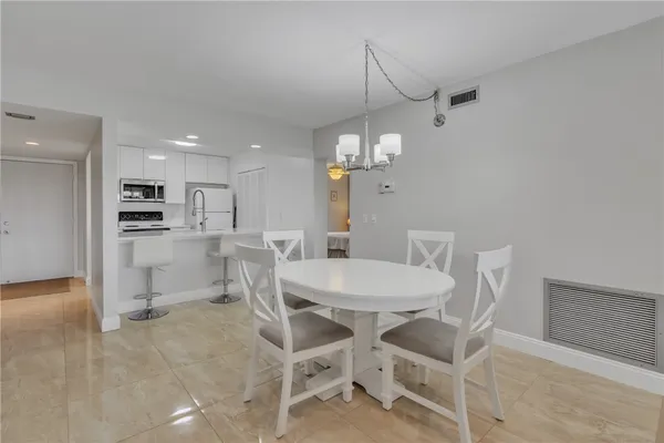 $238,000 | 38 Plantation Drive, Unit 201, Vero Beach, FL 32966