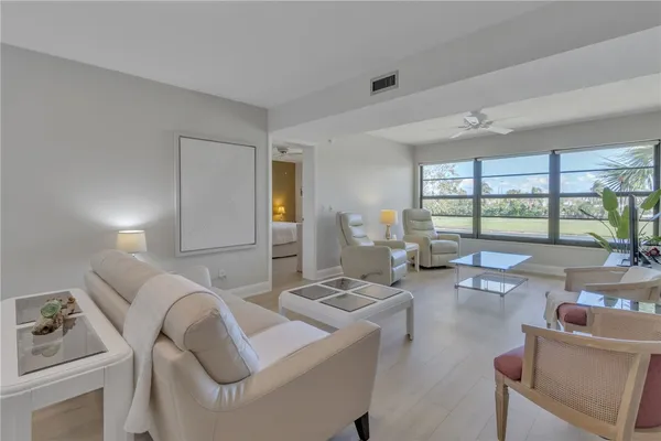 $238,000 | 38 Plantation Drive, Unit 201, Vero Beach, FL 32966