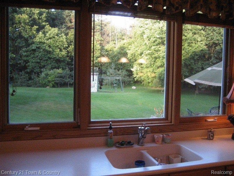 60606 Pennington Way Rochester, MI 48306 - Photo 10 of 22 IMG_4209 (800x600)