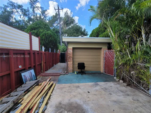 $975,000 | 1300 Marseille Drive, Miami Beach, FL 33141