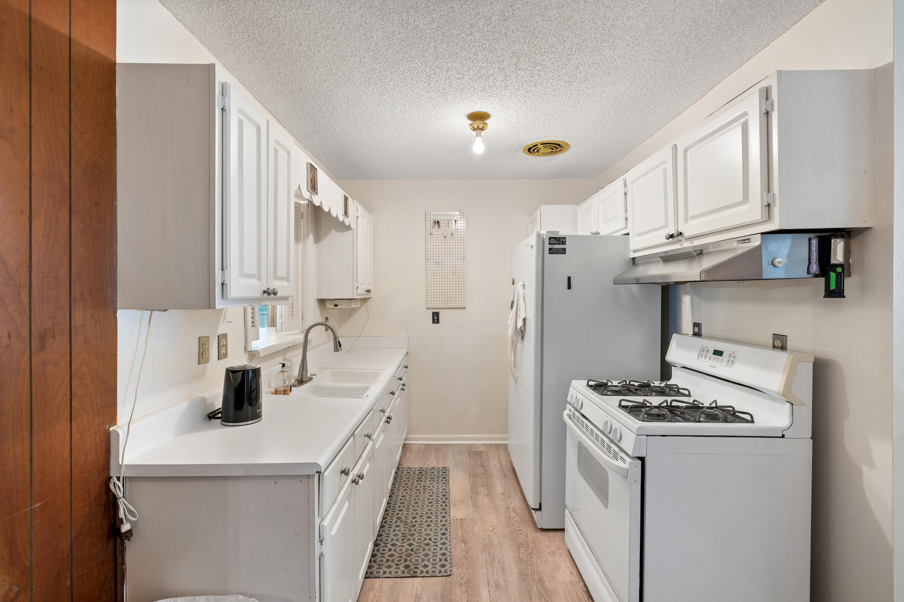 627 Manchester Road Fort Walton Beach, FL 32547 - Photo 7 of 17 Kitchen