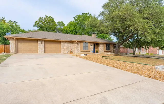 $2,800 | 117 Holly Hill Drive, Ingram, TX 78025