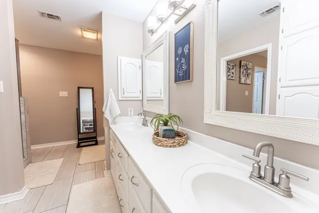 $2,800 | 117 Holly Hill Drive, Ingram, TX 78025