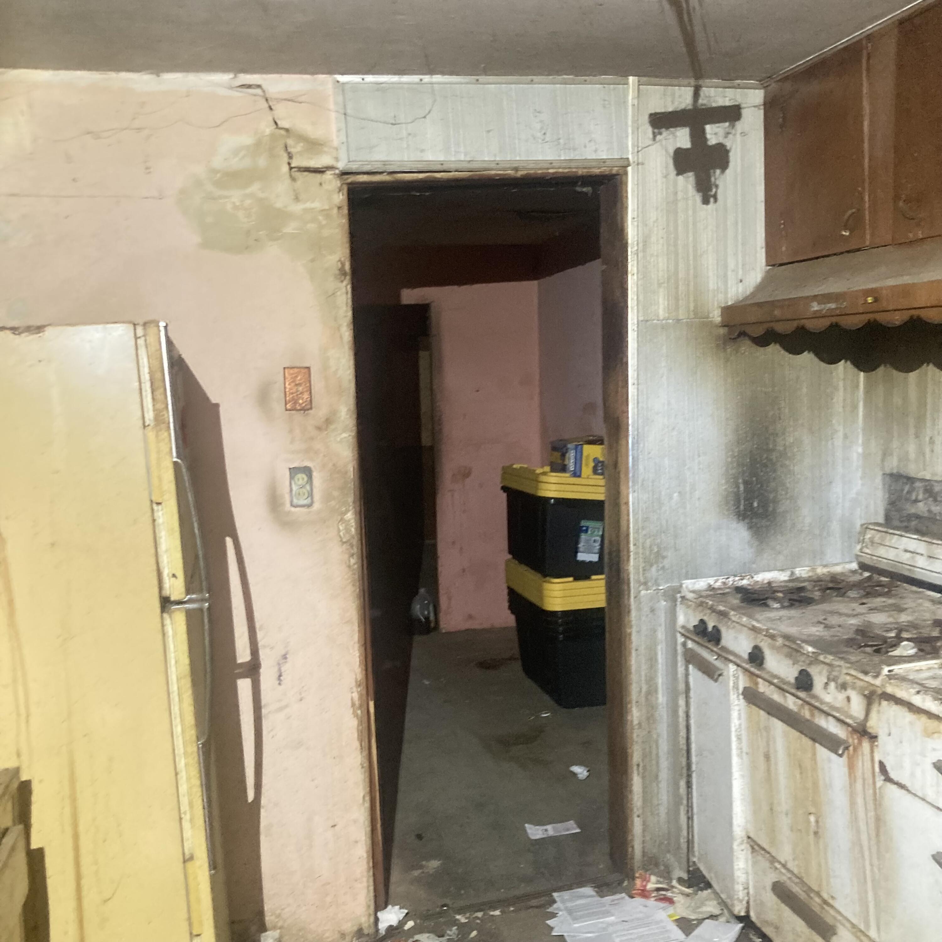 1012 Alphonse Street Santa Barbara, CA 93103 - Photo 3 of 12 Kitchen