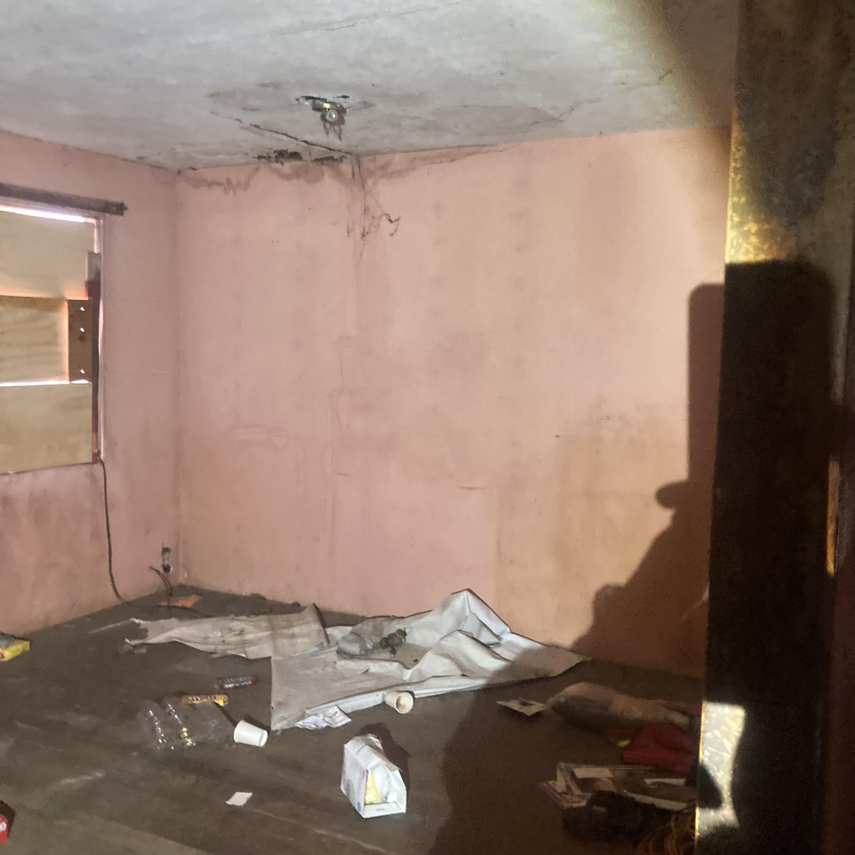 1012 Alphonse Street Santa Barbara, CA 93103 - Photo 9 of 12 Living room facing front window