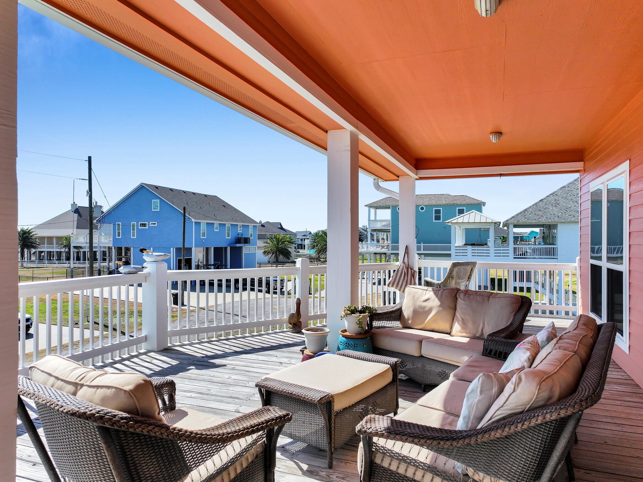 2383 Sandpiper Crystal Beach, TX 77650 - Photo 27 of 48 a balcony with furniture