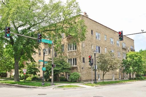 906 Dempster Street, Unit 2E Evanston, IL 60202 - Photo 1 of 8