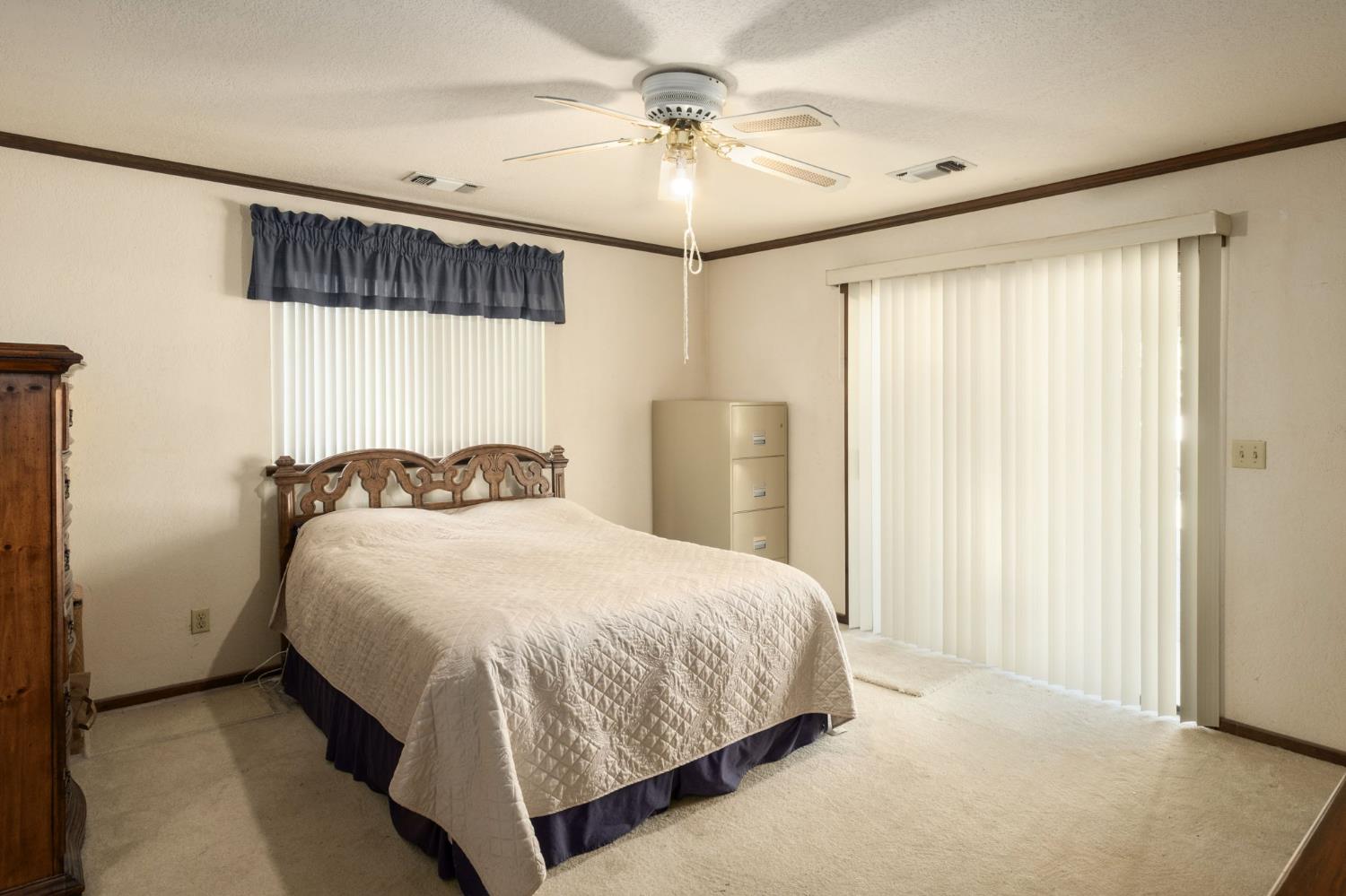 647 West Sycamore Court Reedley, CA 93654 - Photo 16 of 26