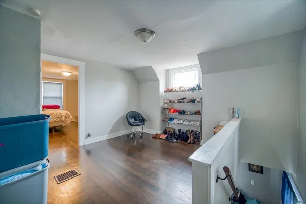 $1,900 | 702 Jackson Street, Aurora, IL 60505