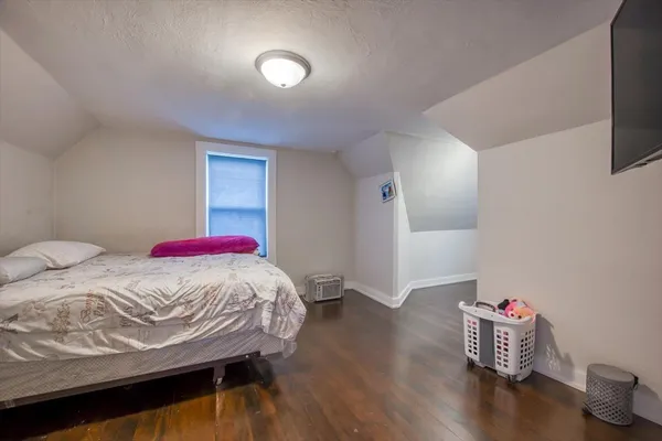 $1,900 | 702 Jackson Street, Aurora, IL 60505