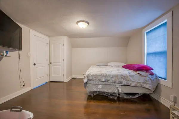 $1,900 | 702 Jackson Street, Aurora, IL 60505