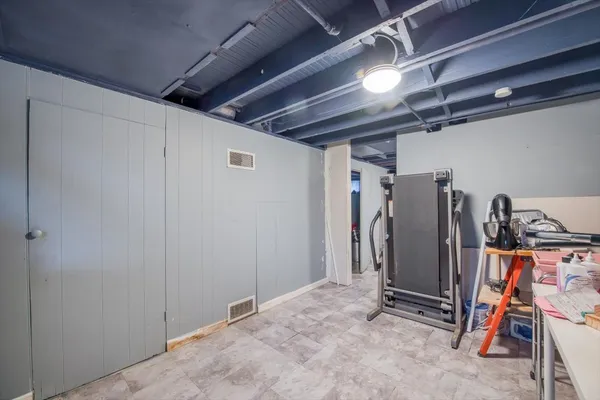 $1,900 | 702 Jackson Street, Aurora, IL 60505