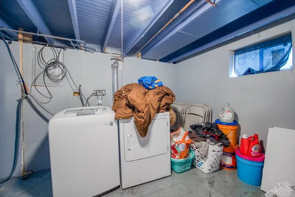 $1,900 | 702 Jackson Street, Aurora, IL 60505