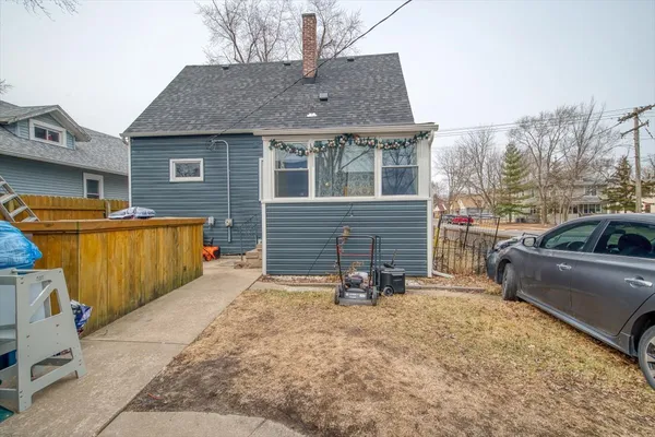 $1,900 | 702 Jackson Street, Aurora, IL 60505