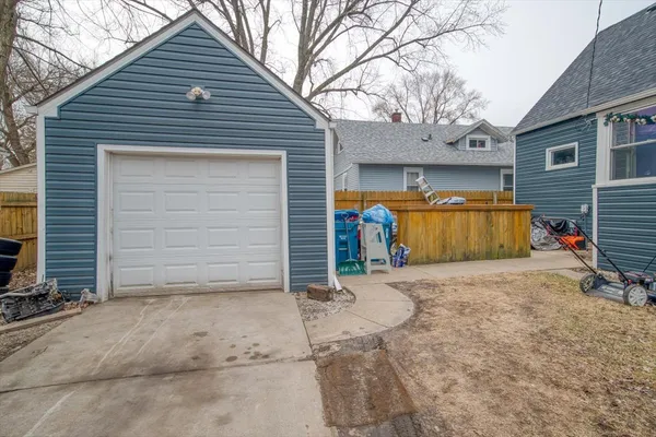 $1,900 | 702 Jackson Street, Aurora, IL 60505