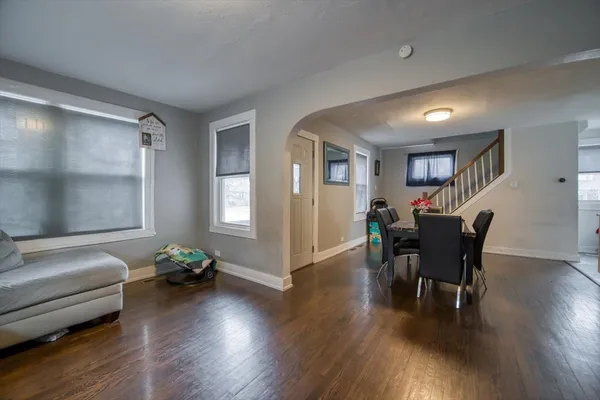 $1,900 | 702 Jackson Street, Aurora, IL 60505