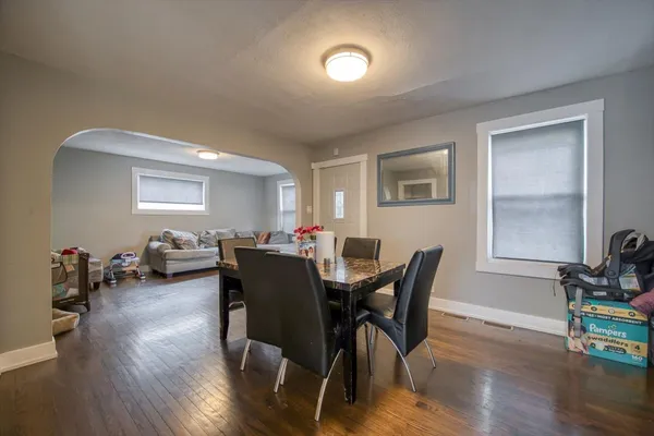 $1,900 | 702 Jackson Street, Aurora, IL 60505