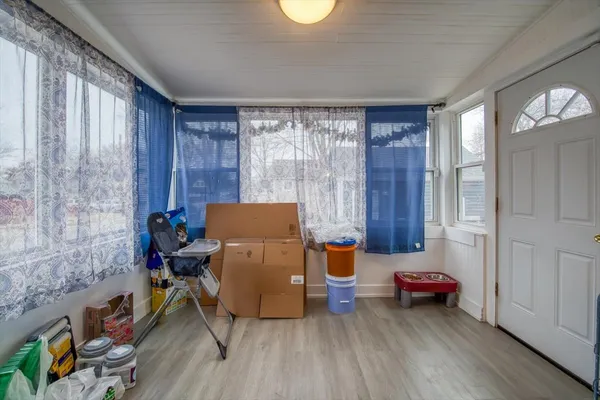 $1,900 | 702 Jackson Street, Aurora, IL 60505