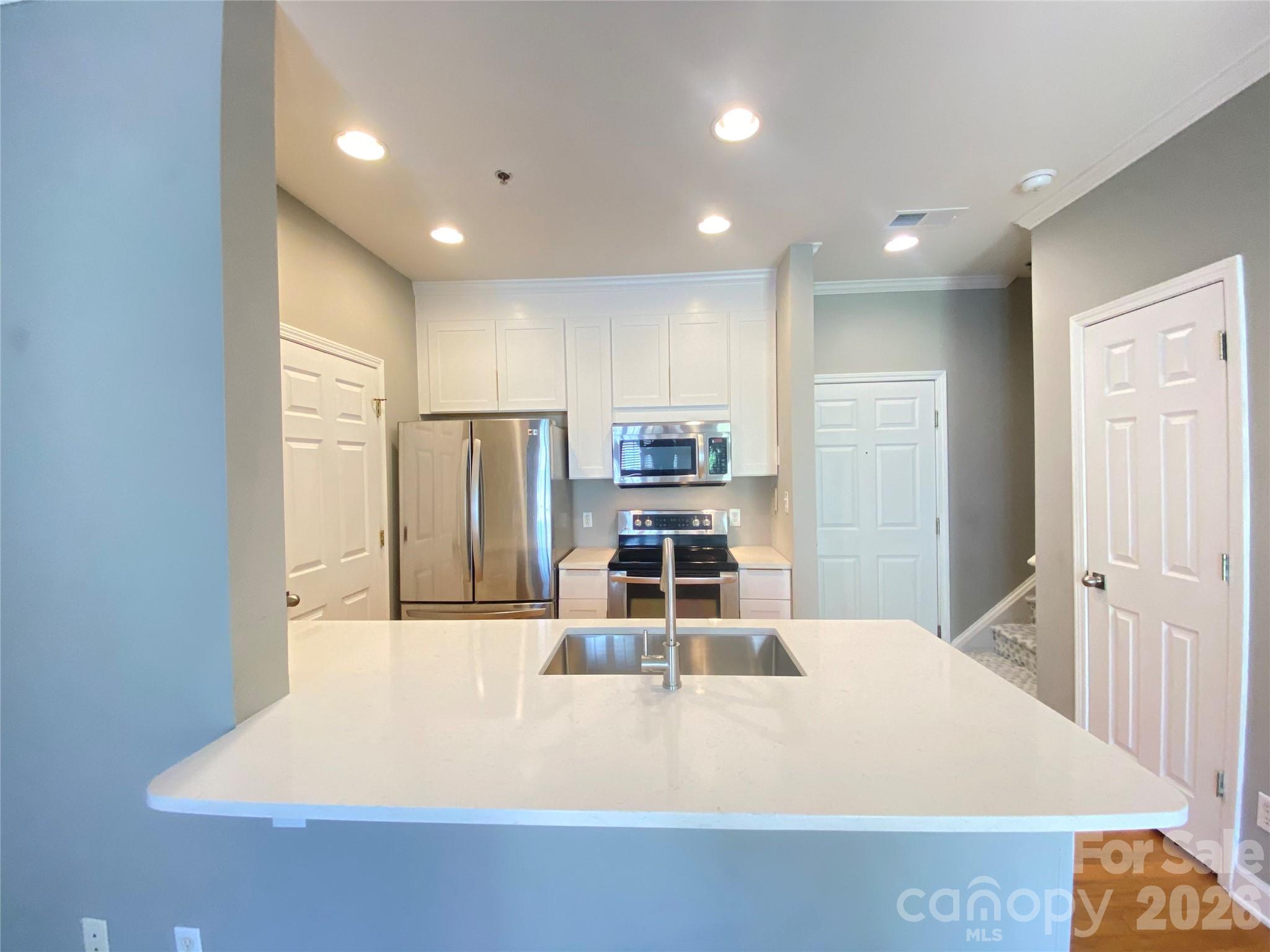 416 Queens Road, Unit 19 Charlotte, NC 28207 - Photo 4 of 23 Gallery Image 4