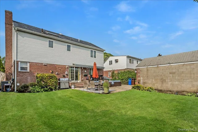 a view of a house with backyard and porch