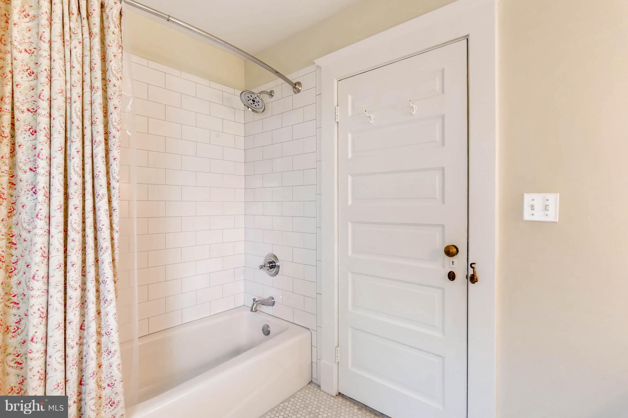 207 Oakdale Road Baltimore, MD 21210 - Photo 23 of 30 a bathroom with a bathtub
