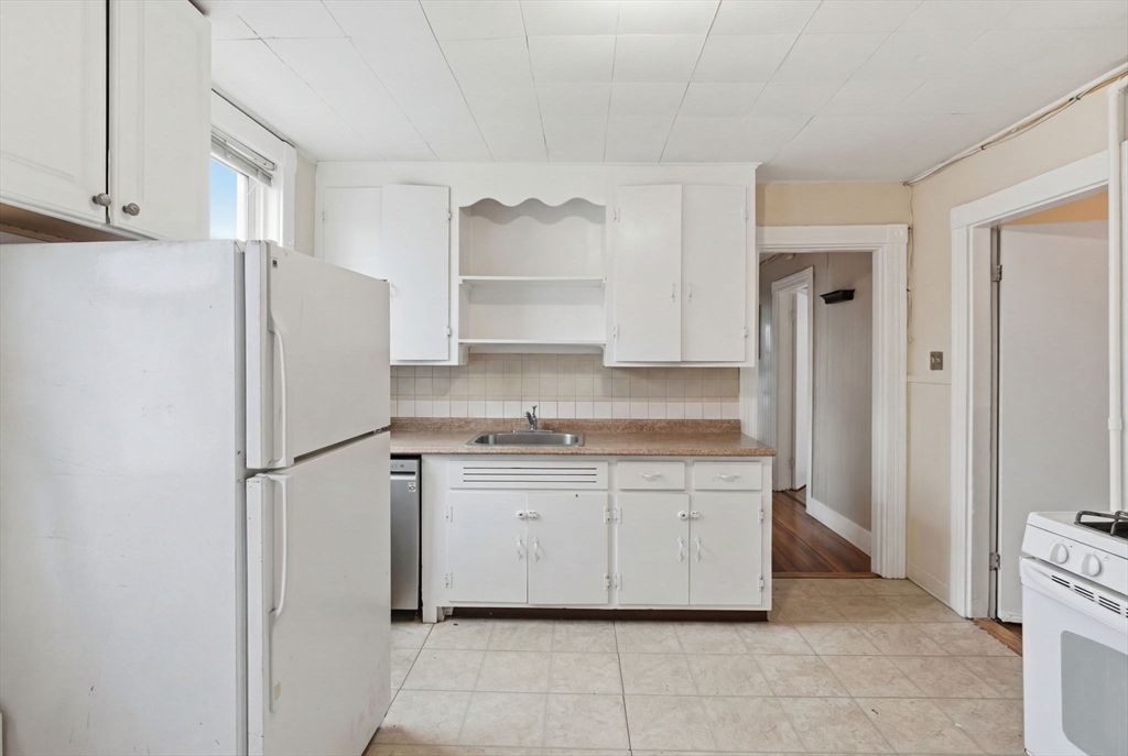 7 Nichols Avenue Watertown, MA 02472 - Photo 13 of 38