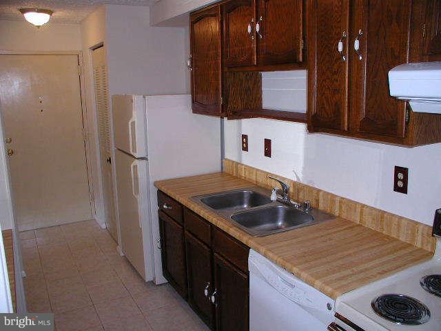 993 Heather Ridge Drive, Unit D Frederick, MD 21702 - Photo 8 of 8 Kitchen