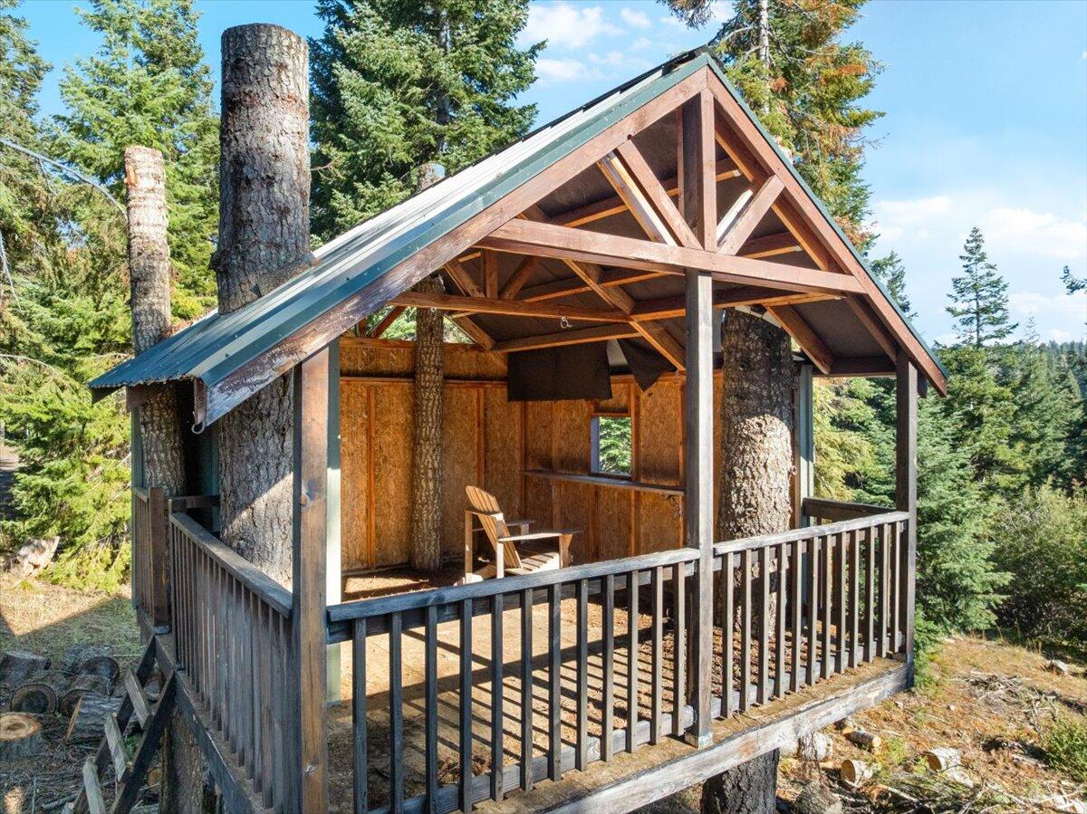 7670 Hyatt Prairie Road Ashland, OR 97520 - Photo 42 of 49 Treehouse close up