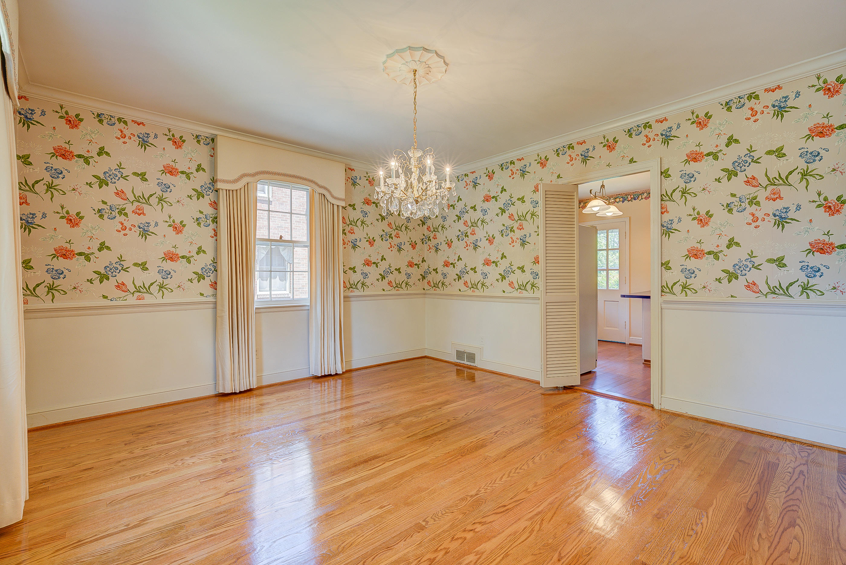 1856 Blenheim Road Southwest Roanoke, VA 24015 - Photo 5 of 28 84