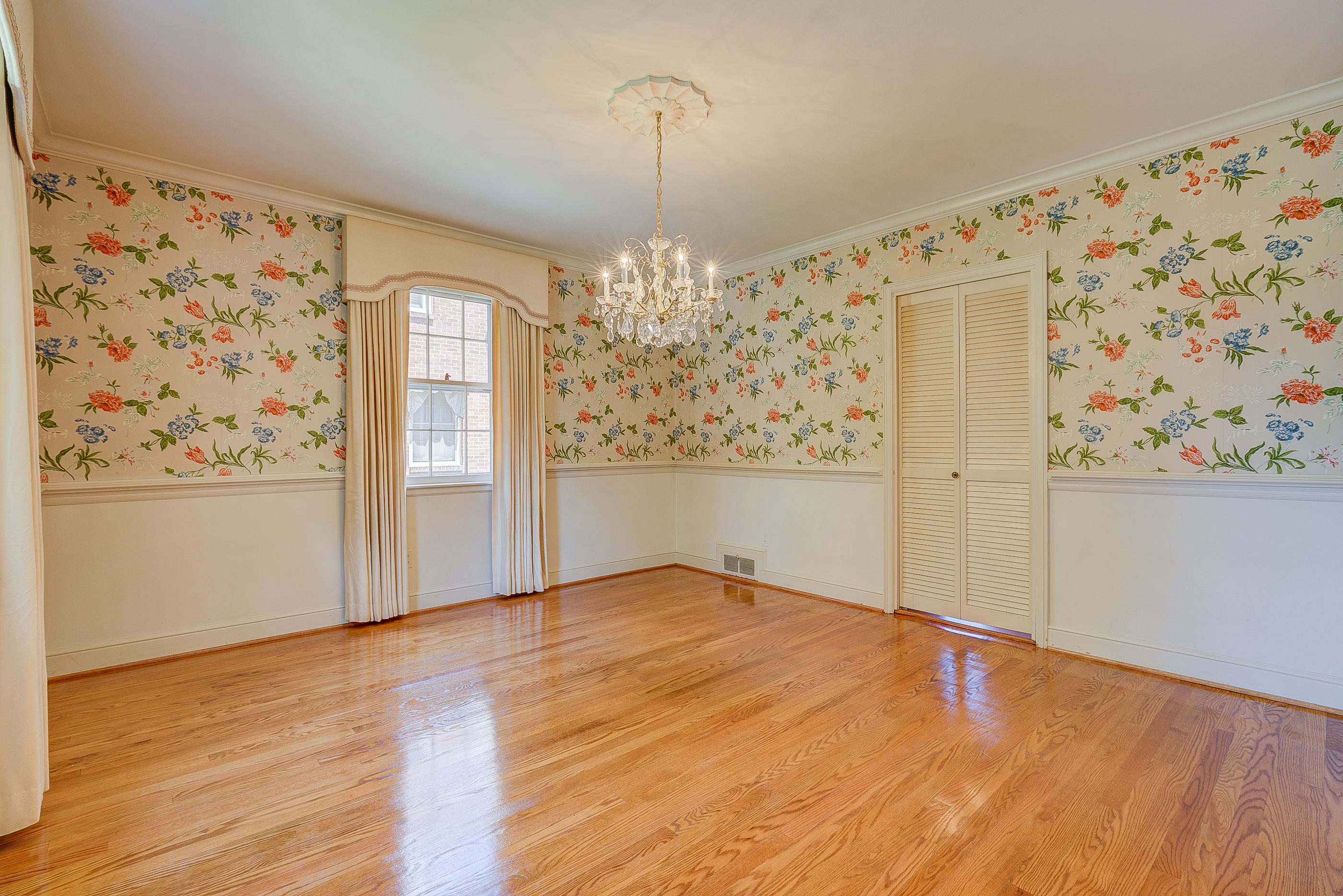 1856 Blenheim Road Southwest Roanoke, VA 24015 - Photo 6 of 28 85