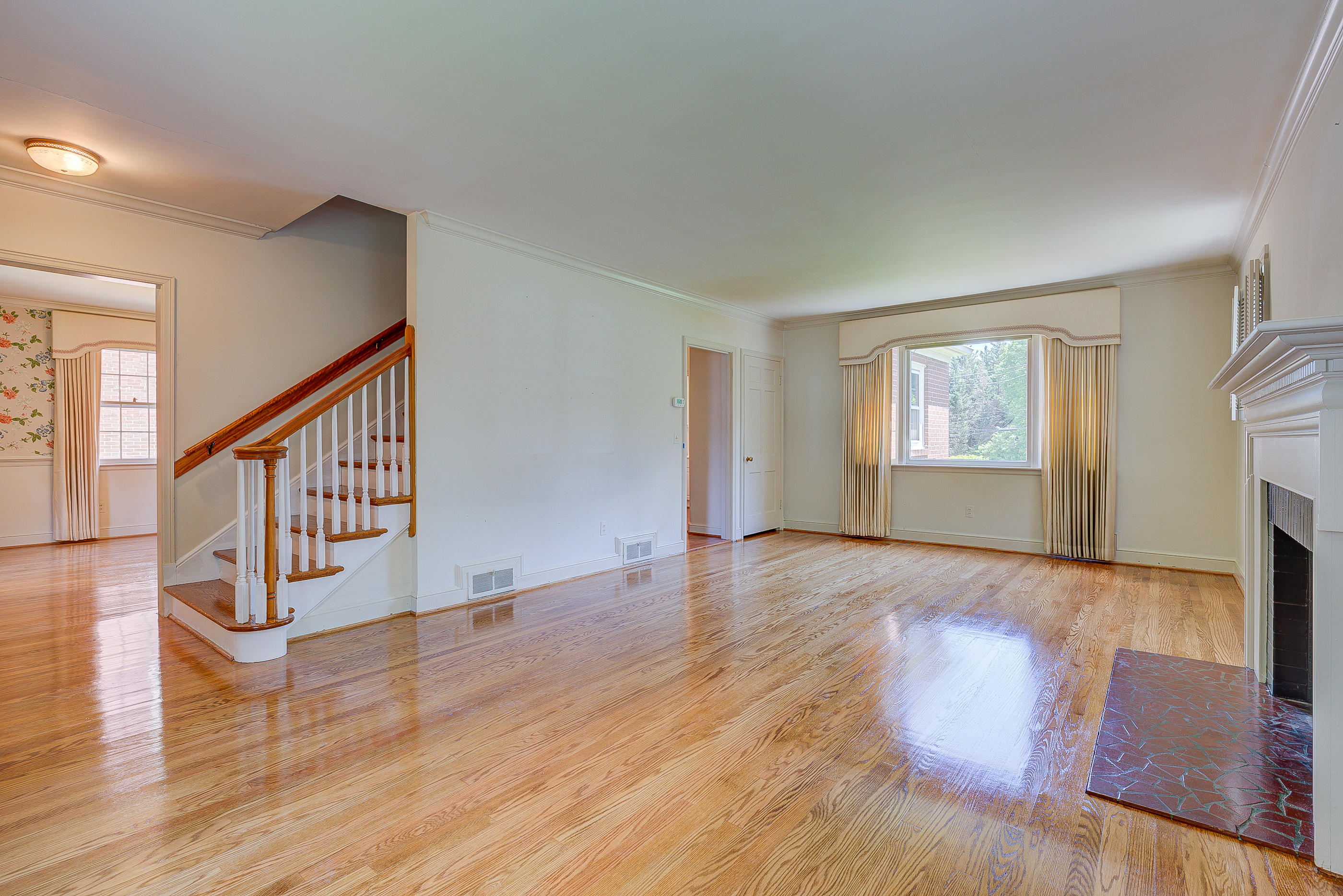 1856 Blenheim Road Southwest Roanoke, VA 24015 - Photo 8 of 28 87