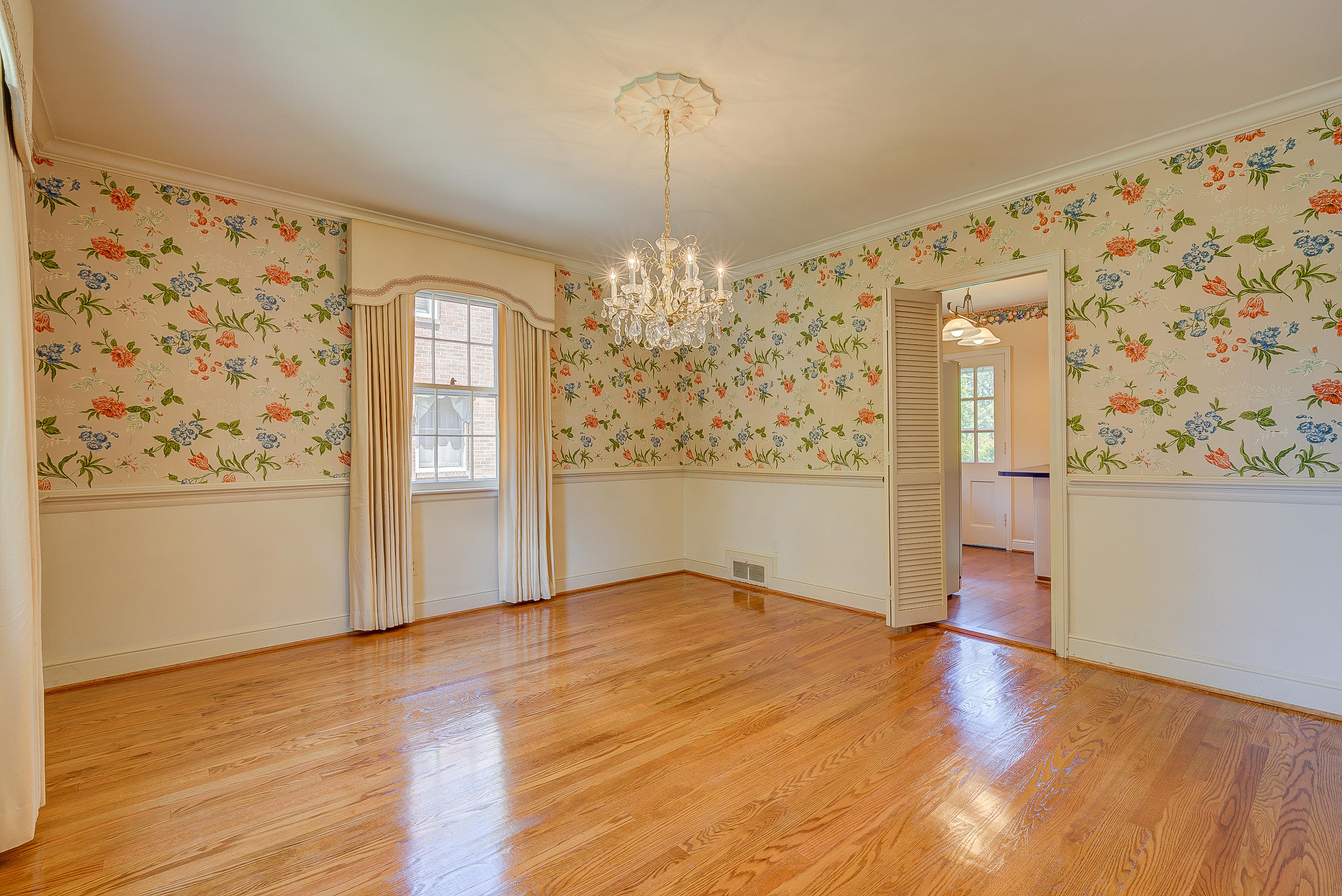 1856 Blenheim Road Southwest Roanoke, VA 24015 - Photo 10 of 28 89