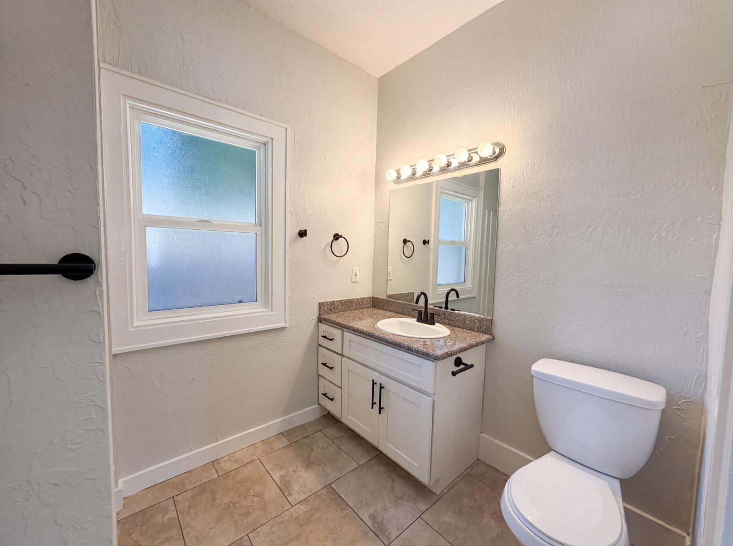 1860 West Willow Street Stockton, CA 95203 - Photo 19 of 27