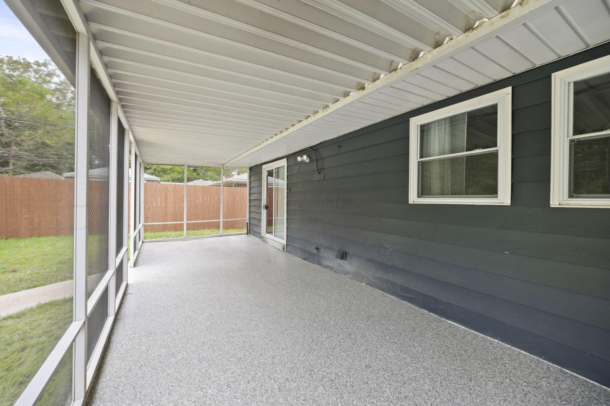 715 East Cooke Road Columbus, OH 43214 - Photo 29 of 40 Screened Back Patio