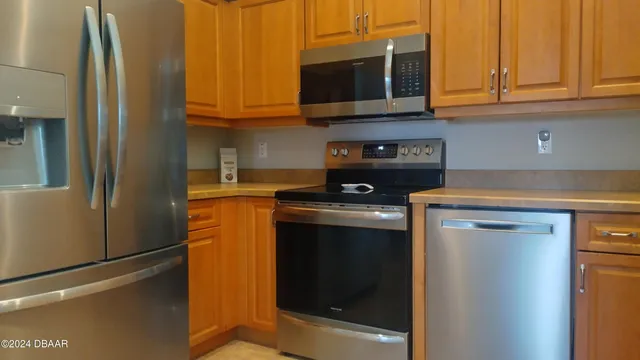 $2,800 | 1643 Areca Palm Drive, Port Orange, FL 32128