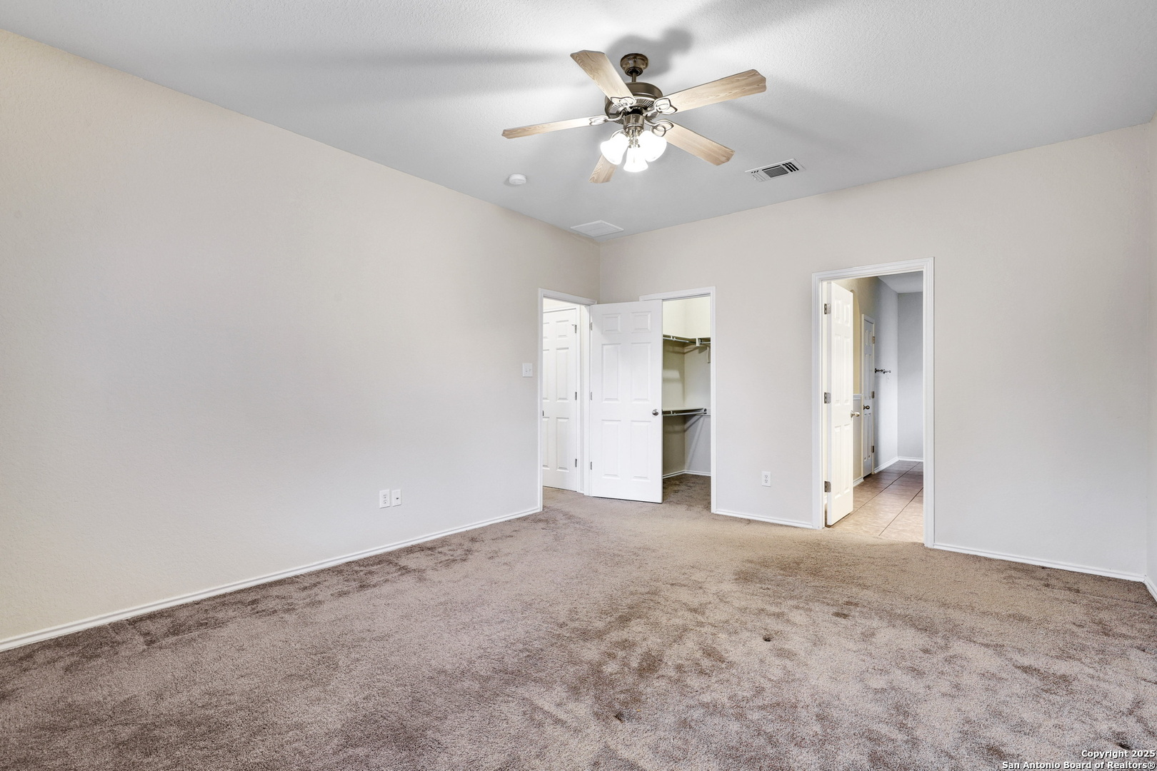 10410 Weser Lane Helotes, TX 78023 - Photo 4 of 22 an empty room with a bathroom