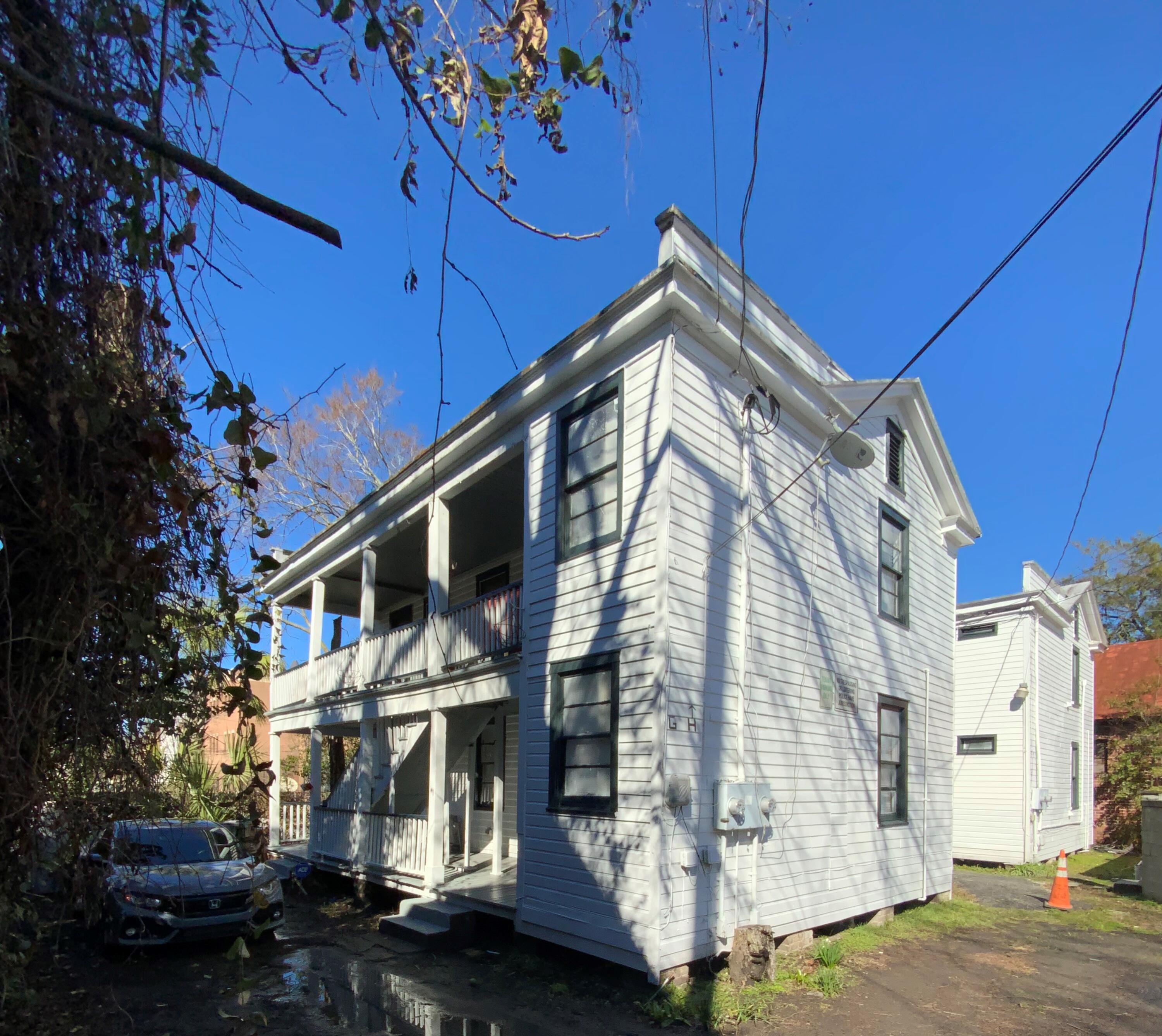 138 Line St G