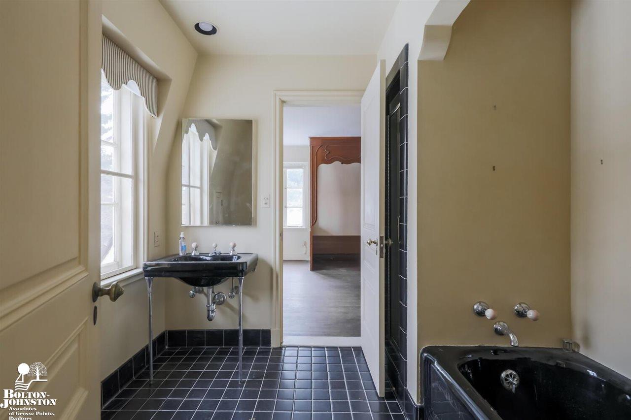 193 Ridge Road Grosse Pointe Farms, MI 48236 - Photo 33 of 60