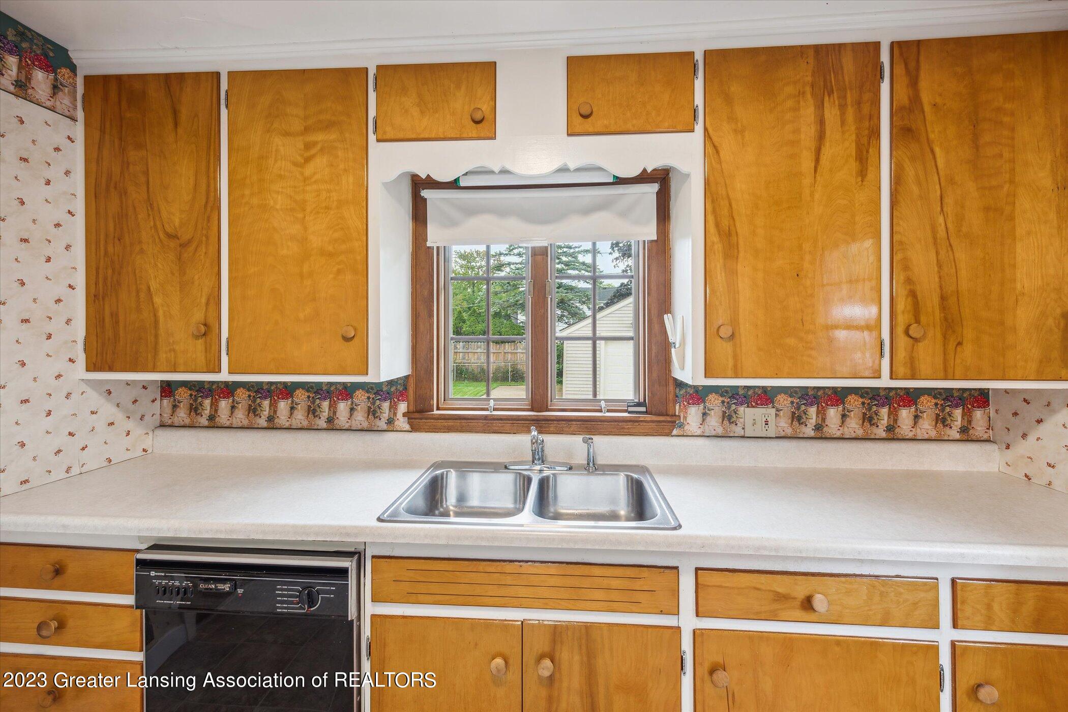 2401 Chatham Road Lansing, MI 48910 - Photo 11 of 27 15-2401-Chatham-Rd-Lansing-MI-48910-Wind