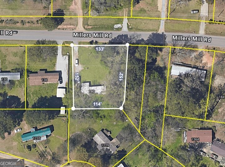 140 Millers Mill Road Stockbridge, GA 30281 - Photo 3 of 3 a bathroom with a shower